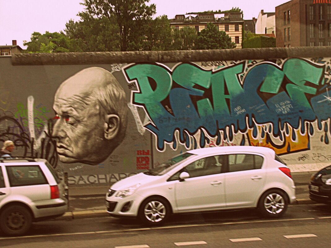 Вдоль Берлинской стены, на автобусе. - Владимир Драгунский Вдоль Берлинской стены, на автобусе. - Владимир Драгунский