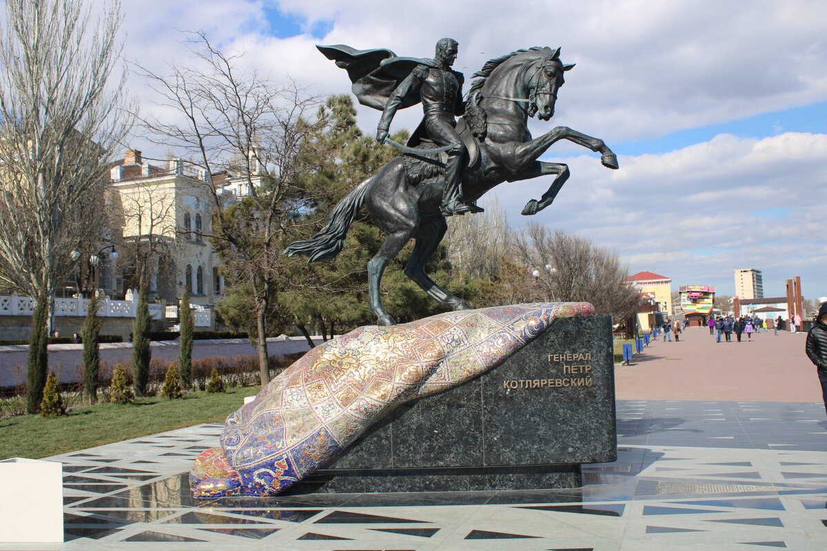 Памятник генералу Петру Котляревскому - Ирина 