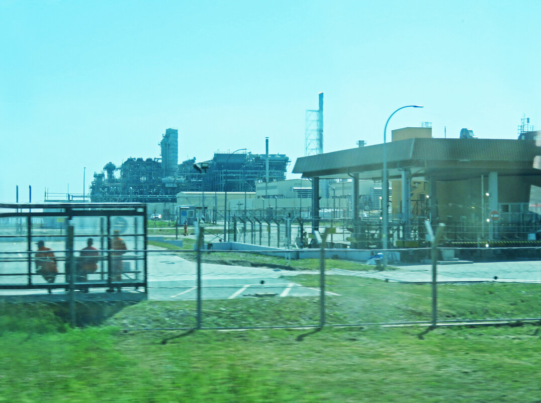 На остановке перед заводом - ИРЭН@ . На остановке перед заводом - ИРЭН@ .