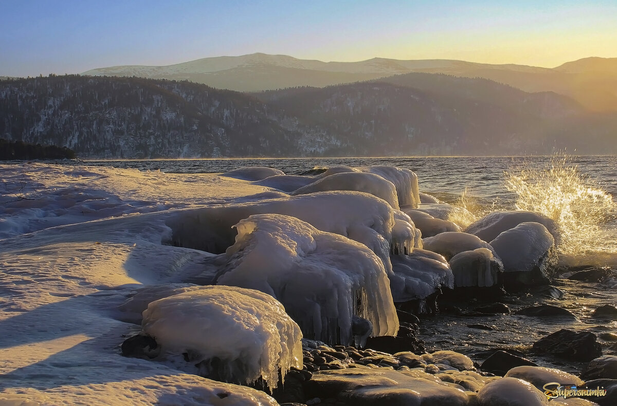 Утро на Телецком озере - елена беликова Утро на Телецком озере - елена беликова