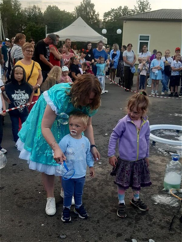 Поел мороженого,теперь можно и поиграть! - Нина Андронова