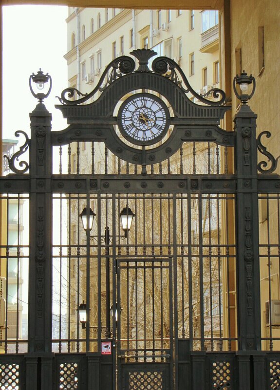 Ворота жилого дома Наркомата обороны СССР - Сергей Б. Ворота жилого дома Наркомата обороны СССР - Сергей Б.