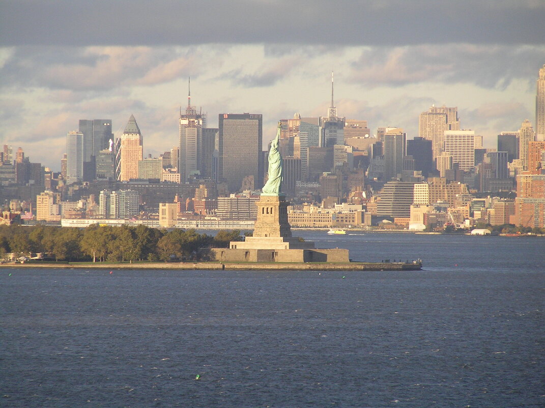 если смотреть из Нью Джерси на Нью Йорк ... - Andrey Bragin 