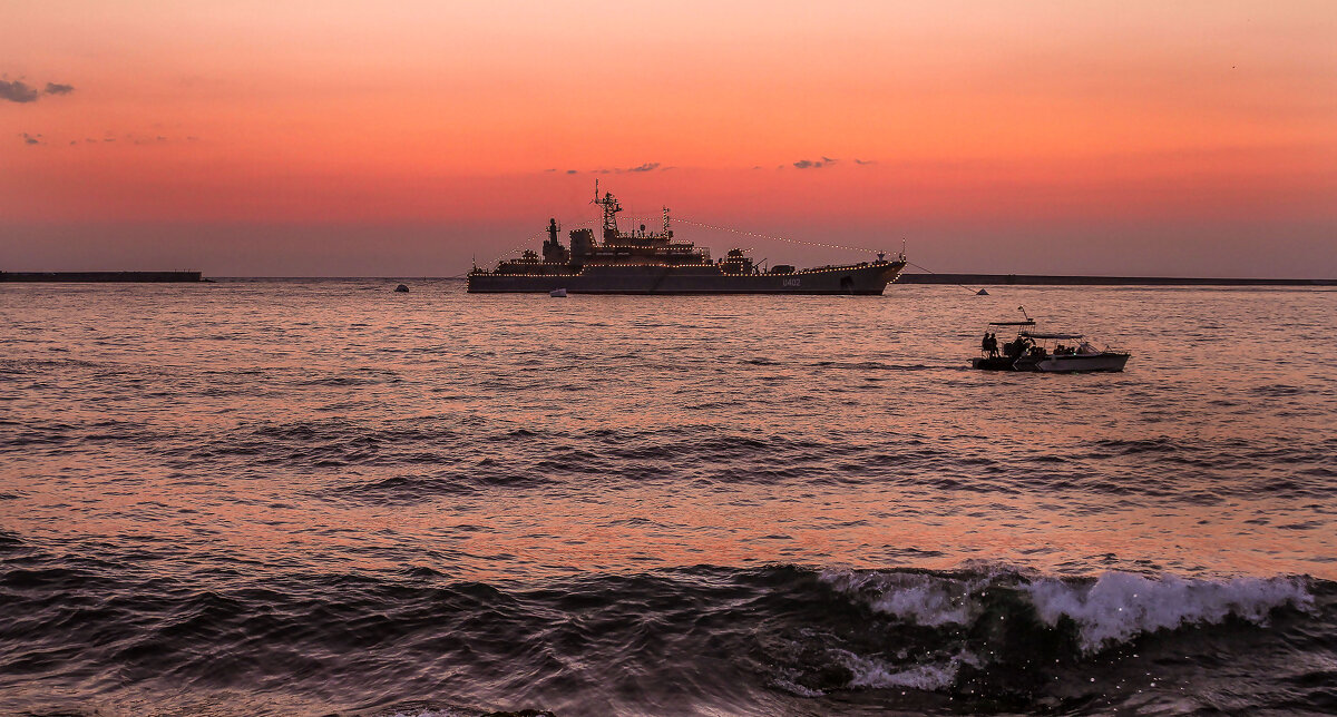 Вечер на рейде. - Сергей Воротников Вечер на рейде. - Сергей Воротников