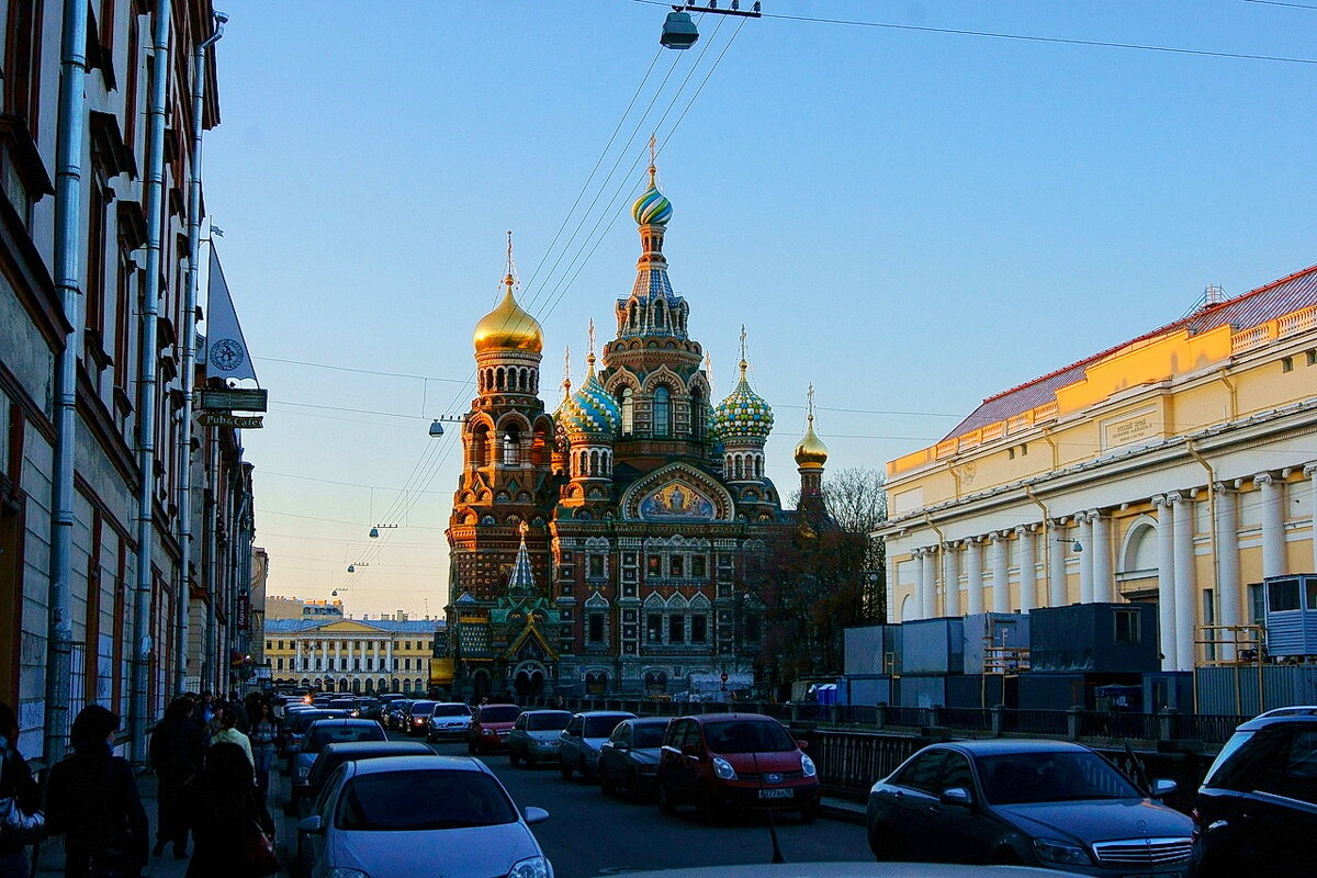 Питер... Храм Спас на Крови... Ракурс - перспектива: здания, авто, набережная Канала Грибонедова... - Игорь Тельцов Питер... Храм Спас на Крови... Ракурс - перспектива: здания, авто, набережная Канала Грибонедова... - Игорь Тельцов