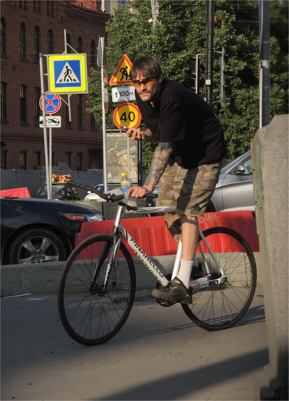 портрет с улицей и велосипедом - sv.kaschuk портрет с улицей и велосипедом - sv.kaschuk