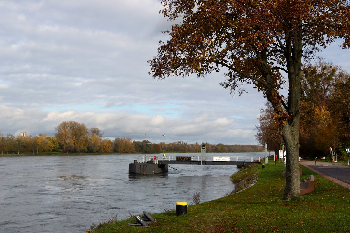 У причала - Юрий. Шмаков У причала - Юрий. Шмаков