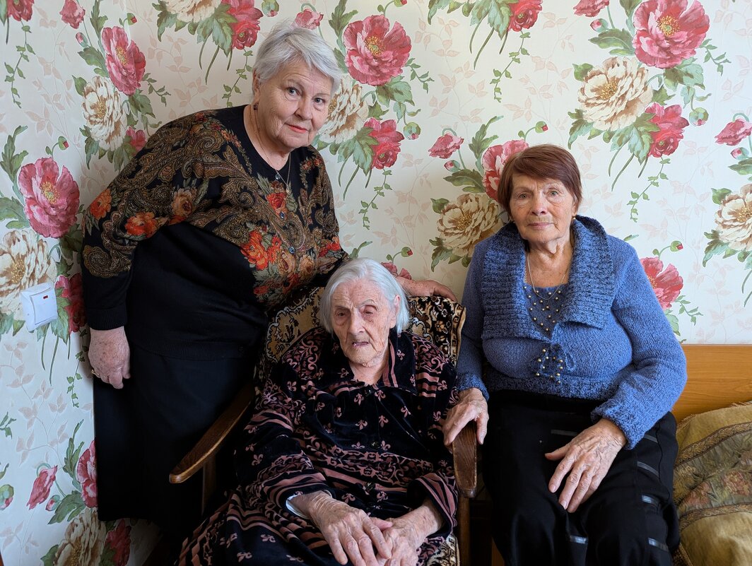 Три сестры... - Андрей Хлопонин Три сестры... - Андрей Хлопонин