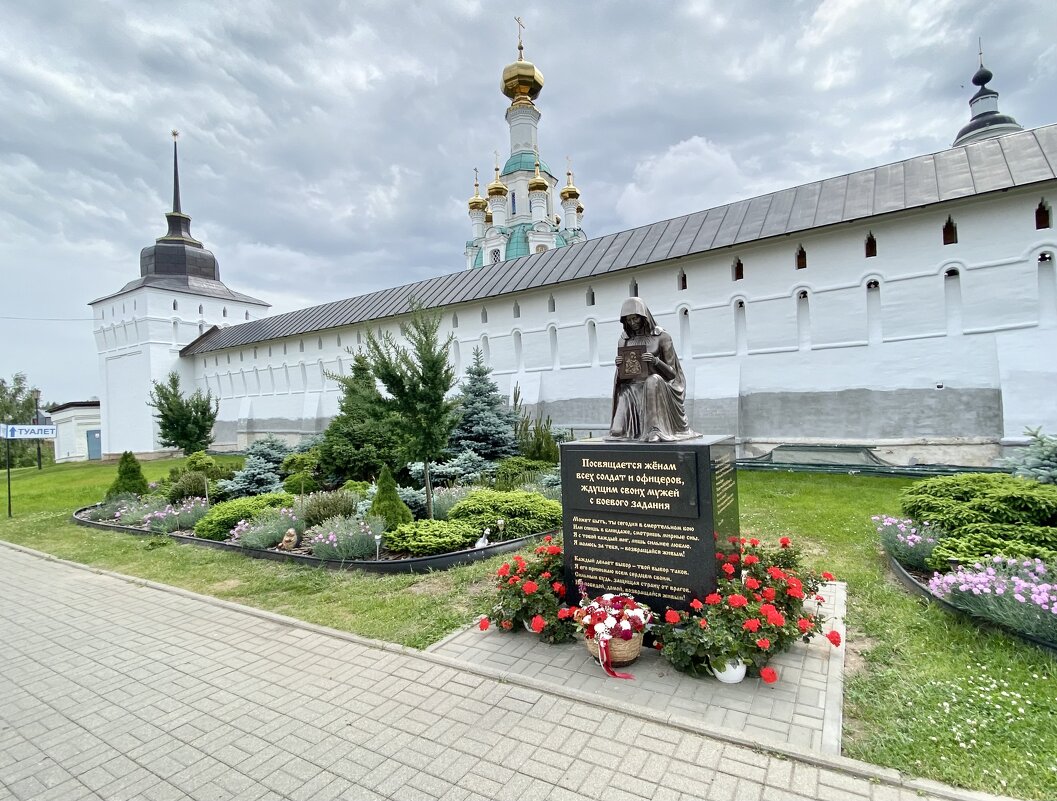 В Толгском монастыре. - Людмила Гулина