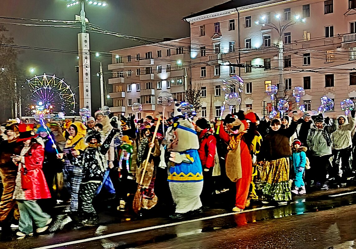Шествие сказочных персонажей..... - Vladimir Semenchukov