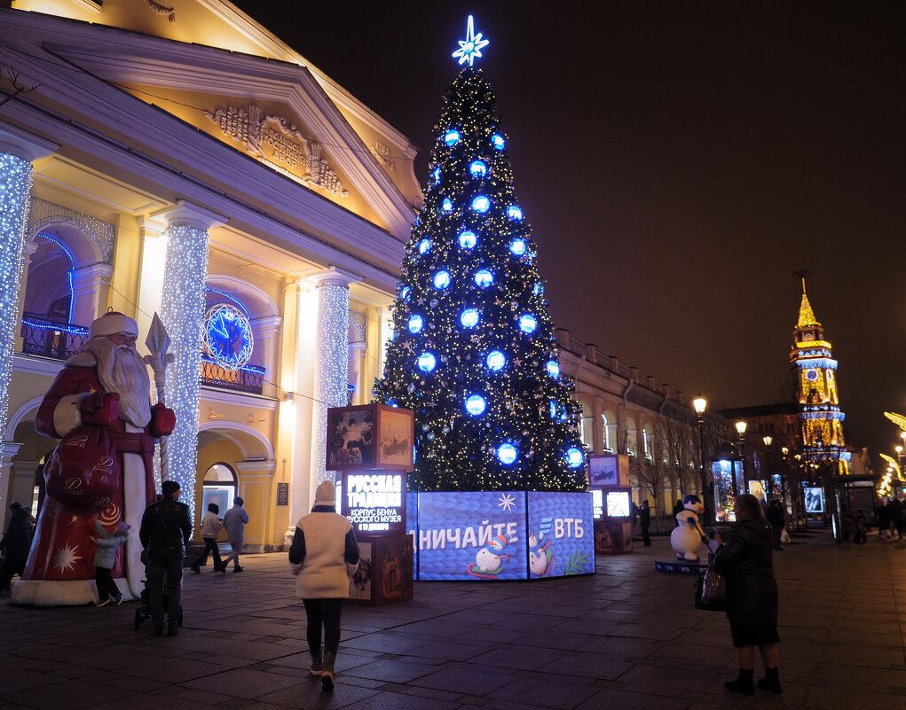 Предновогоднее у Гостиного двора - Магомед .