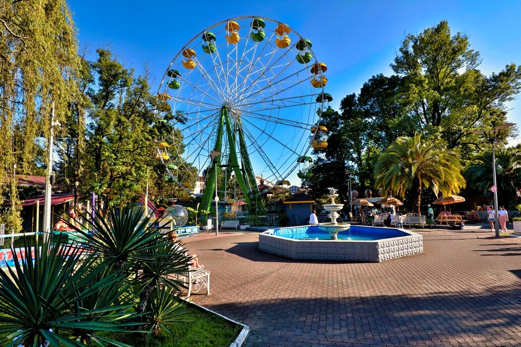 В парке аттракционов. Хоста - Mikhail Irtyshskiy