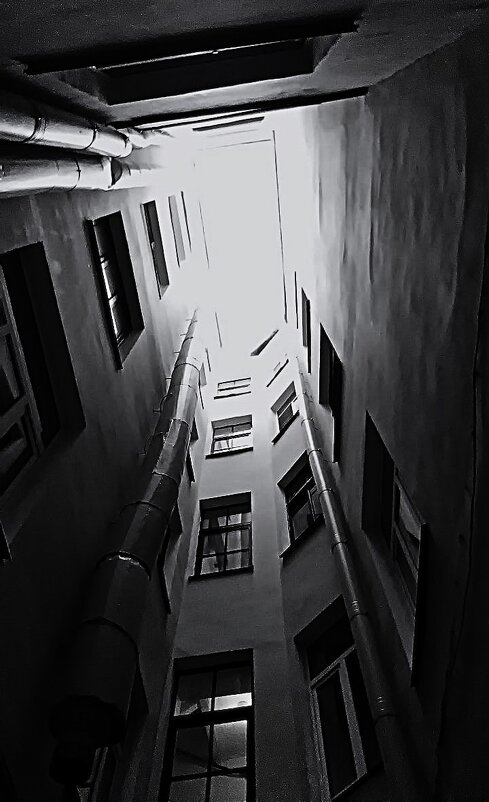 Двор-колодец. Санкт-Петербург. - Василий Палий