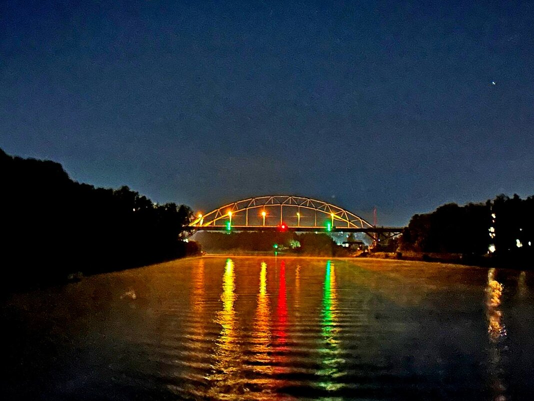 Яркий мостик. - Vladimir Semenchukov