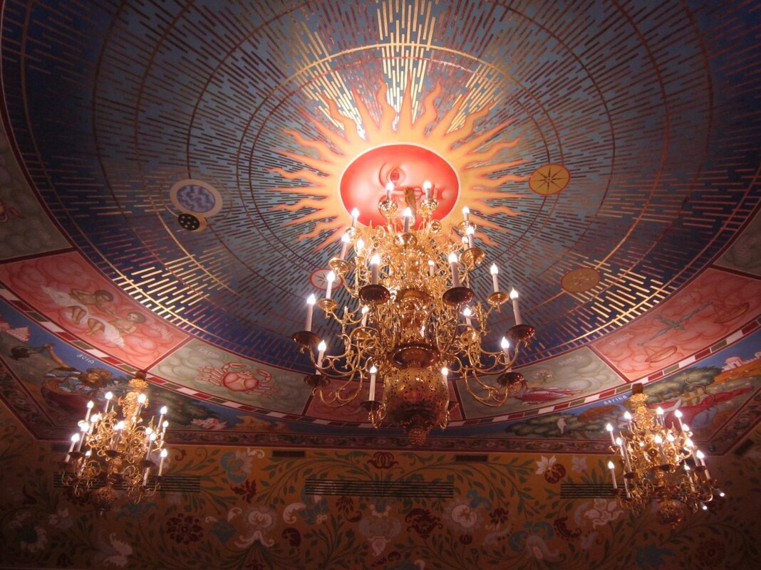 Люстры старинного зала - Дмитрий Никитин