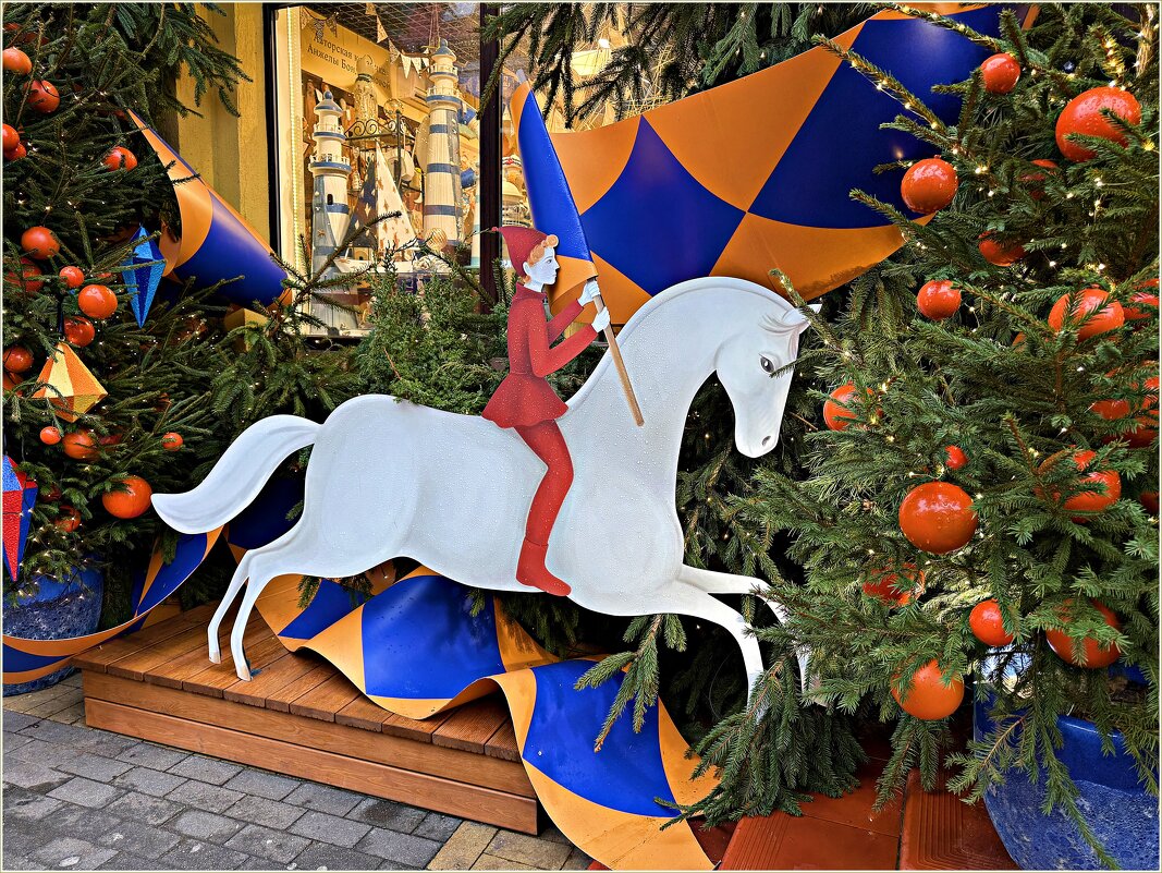 У магазина сувениров. - Валерия Комова