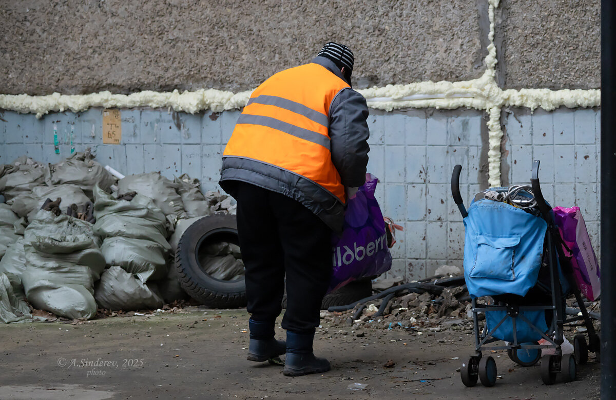 Дворник на работе - Александр Синдерёв
