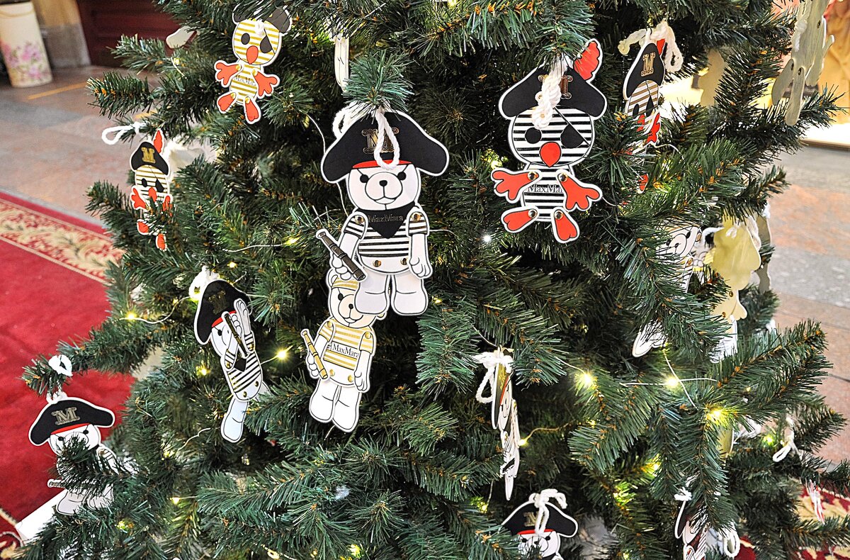 Пираты Max Мara в ГУМе ! ,,,) - Анатолий Колосов