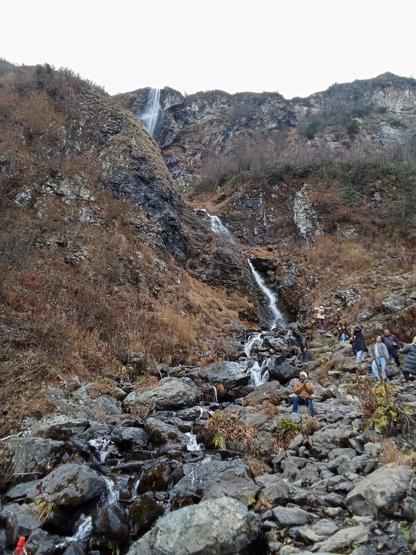 Возле водопада - Виктор 