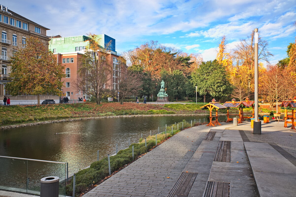 *** - Witalij Löwin