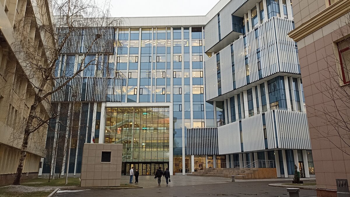 Университетский дворик - Татьяна Тюменка