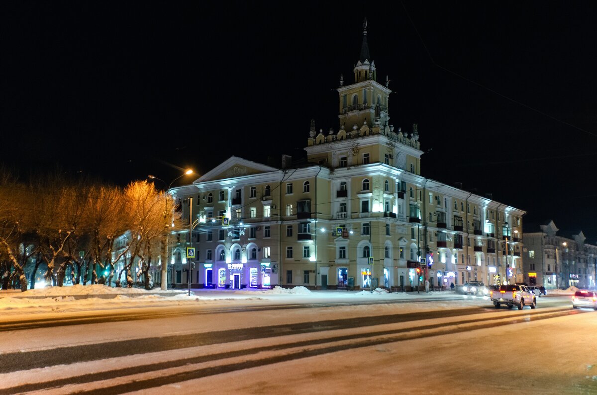 Дом со шпилем - Виктор Иванович Чернюк