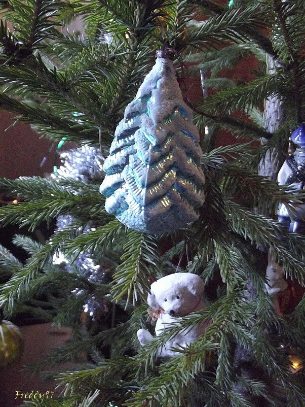 На новогодней ёлочке - Freddy 97