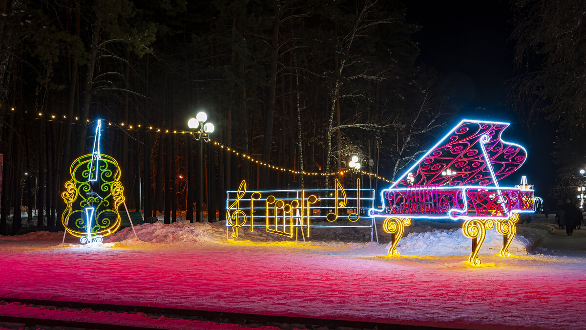Красота вечернего города удивительна, таинственна. - Вадим Басов