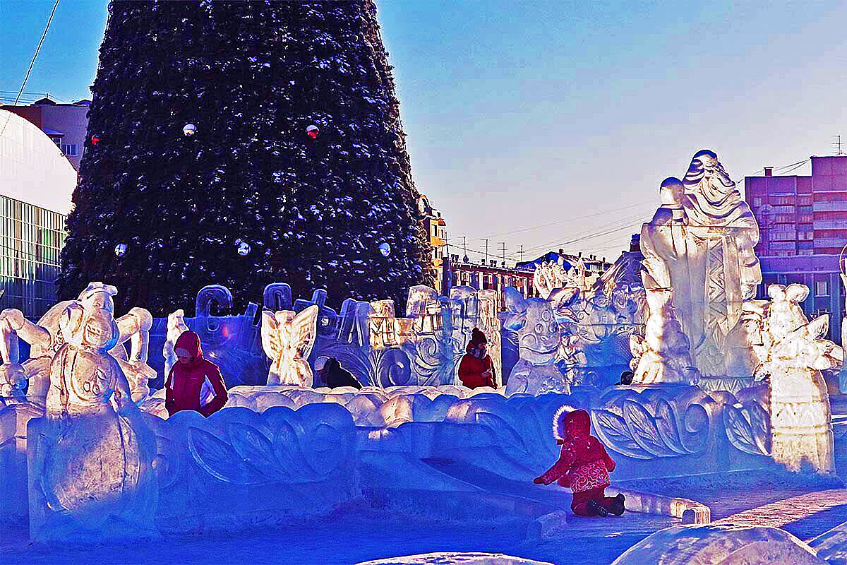 Малышня в ледовом лабиринте! - Владимир 