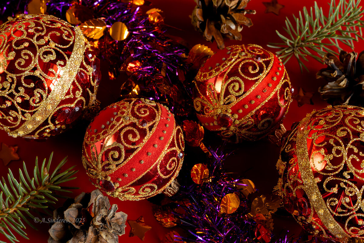 Красные ёлочные шары - Александр Синдерёв