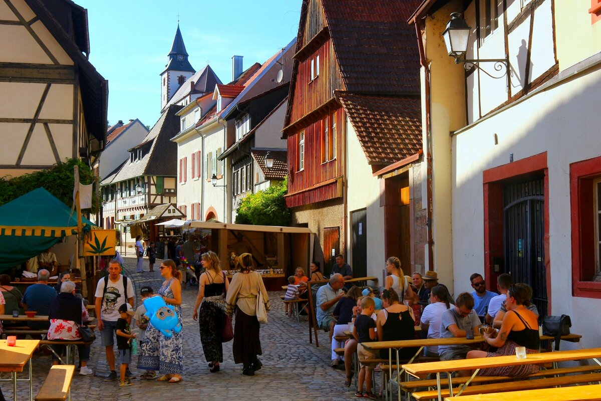 Из жизни маленького городка - Юрий. Шмаков