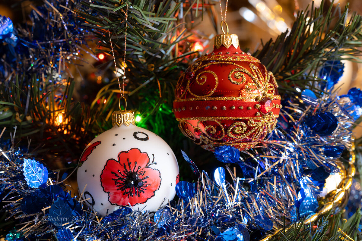 Новогодние украшения на ёлке - Александр Синдерёв