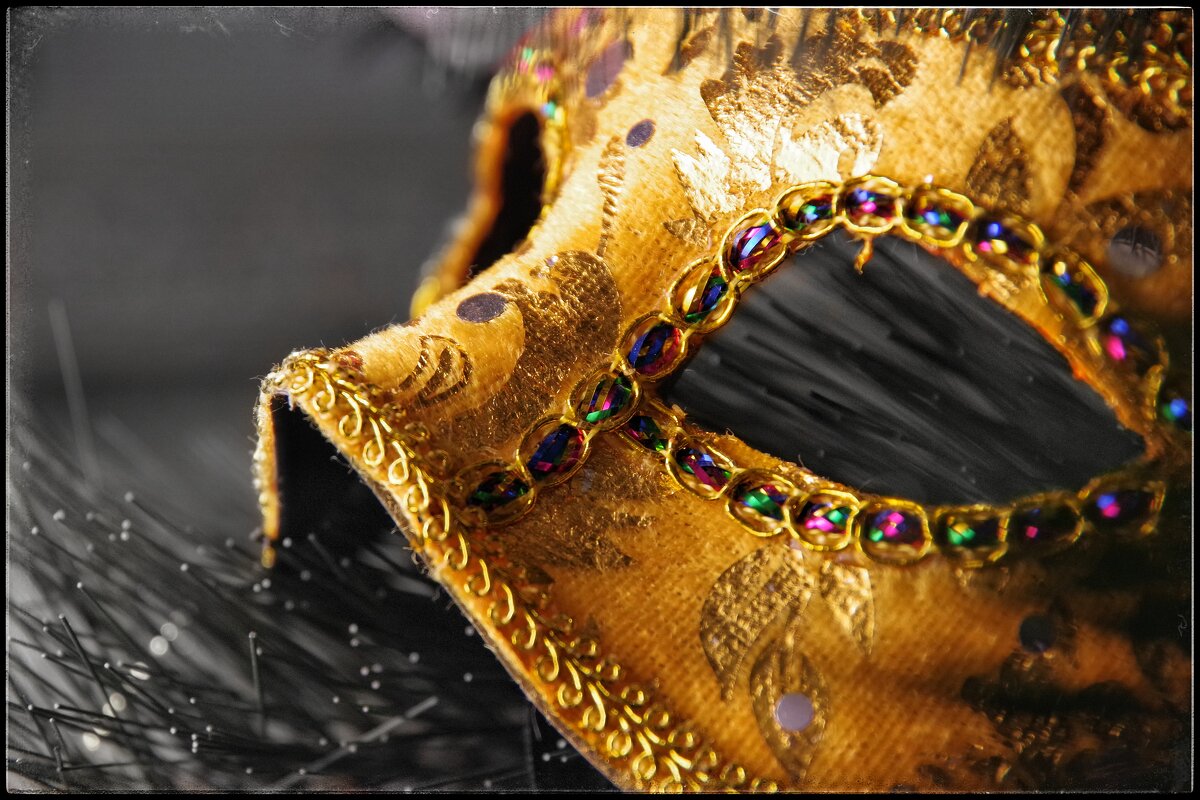 * * * - Руслан 