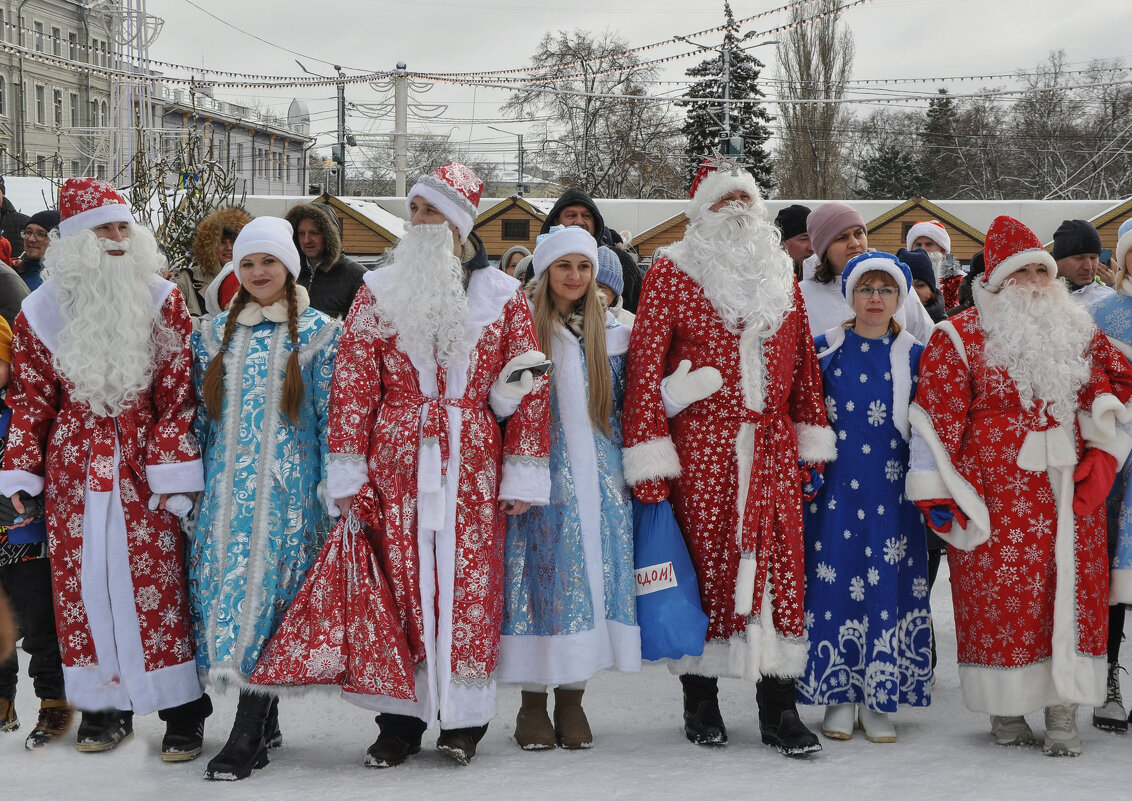Праздничное шествие Дедов Морозов и Снегурочек - Татьяна Машошина