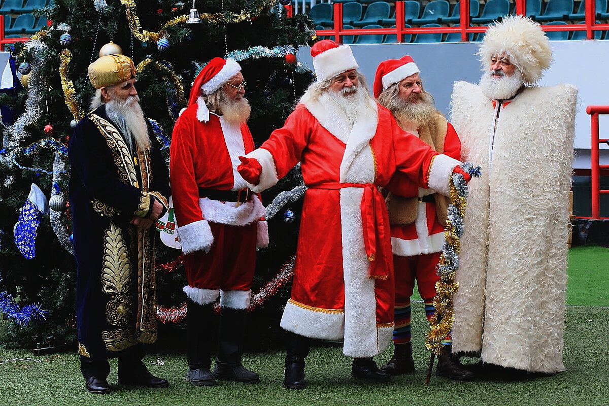 Интернациональная бригада Дедов Морозов  !!! - Николай Кондаков