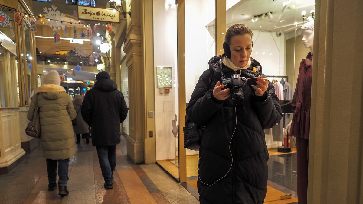 Зарисовка из ГУМа - юрий поляков