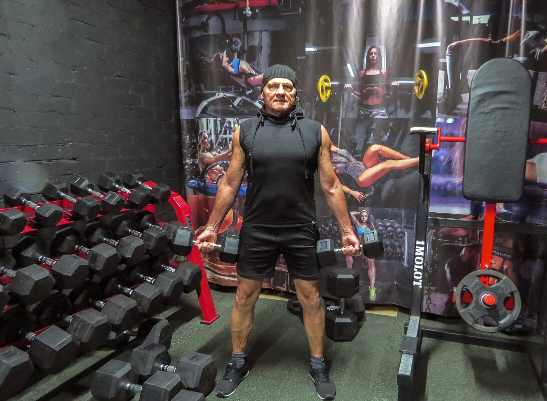 В Новый Год с новыми гантелями - Сергей Цветков В Новый Год с новыми гантелями - Сергей Цветков