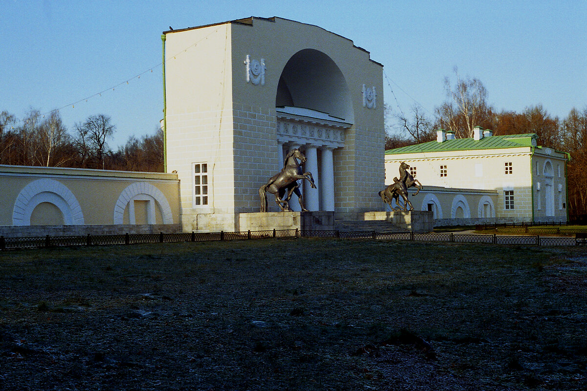 Конный двор - Игорь Белоногов
