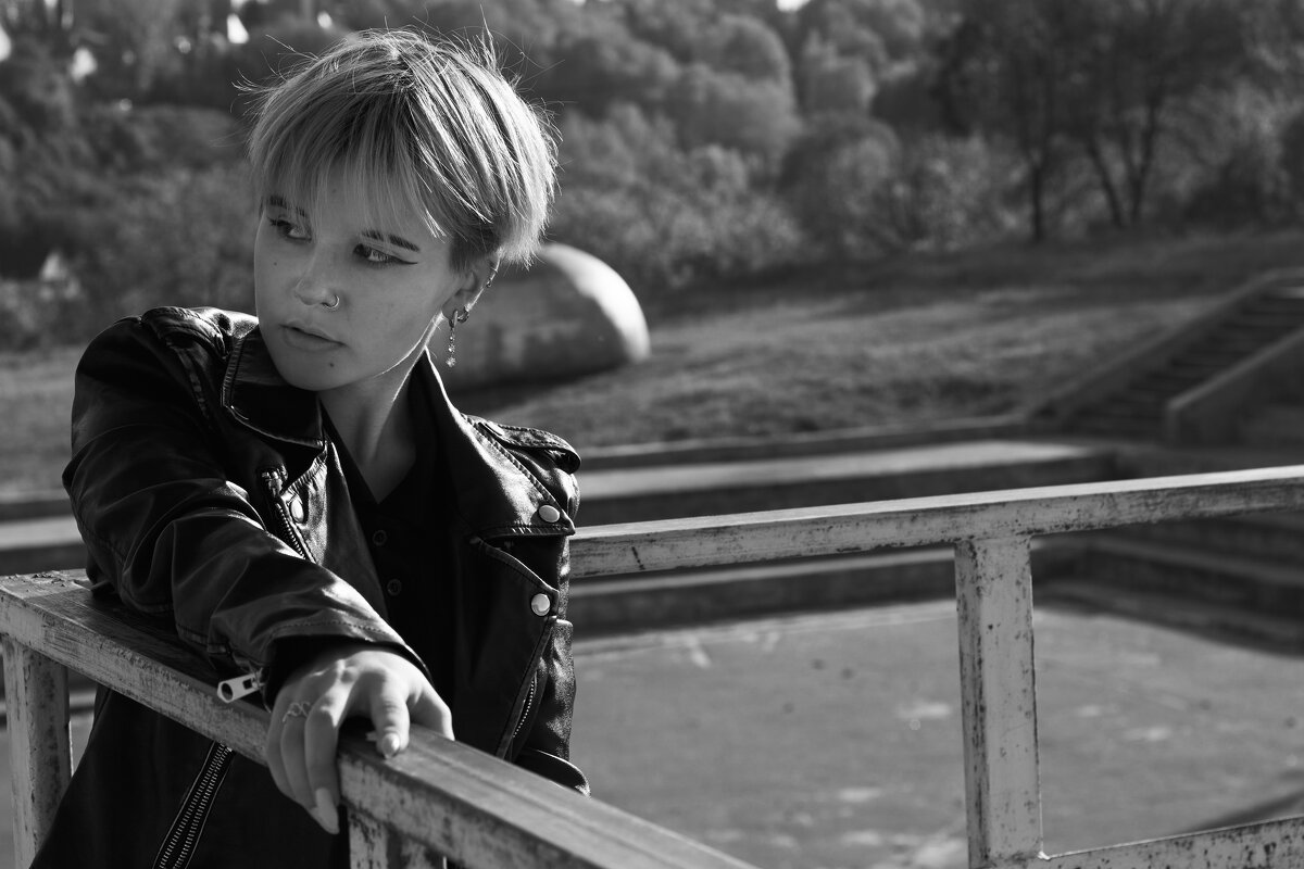 ДЕВУШКА В ГОРОДЕ - Елена Панова