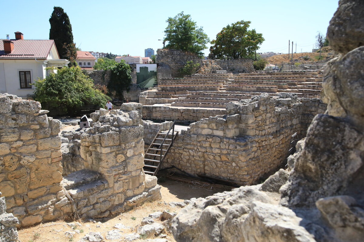 Камни древнего Херсонеса - Леонид 