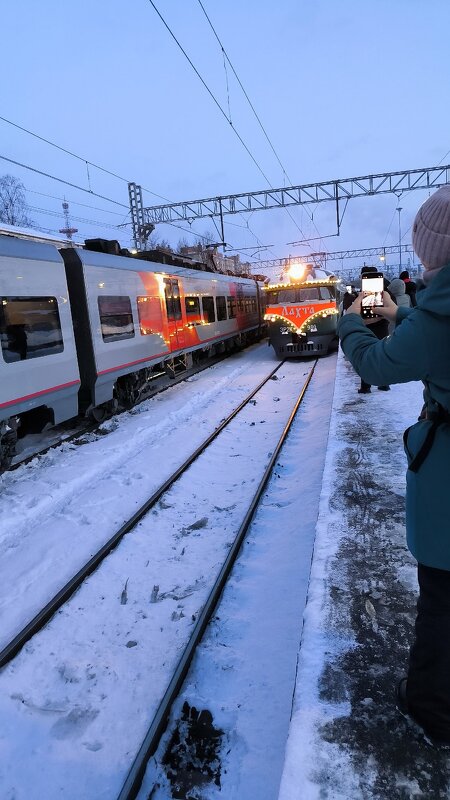 Прибывает ретро-поезд Лахта! - Ольга 