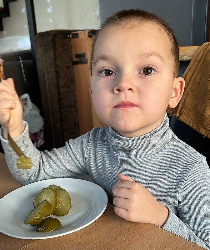 Любитель солёных огурчиков . Михаил . - Мила Бовкун