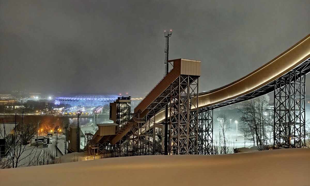 Не счесть трамплинов зимнею порою,.. - Александр Чеботарь