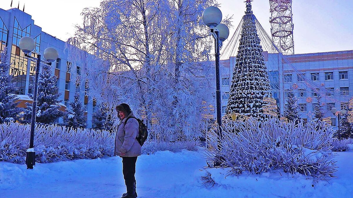 Январь...У новогодней елки нефтяников! - Владимир 