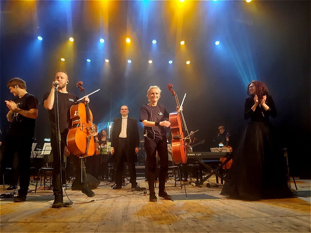 Мировые рок-хиты на виоланчелях с симфоническим оркестром! - Нина Андронова