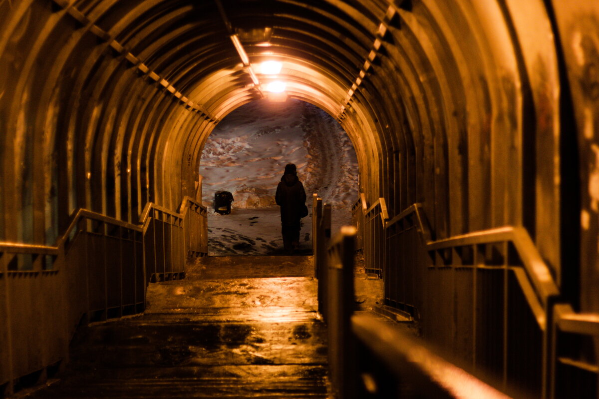 обычный переход, но похож на переход в другой мир - Артём Евтюхов