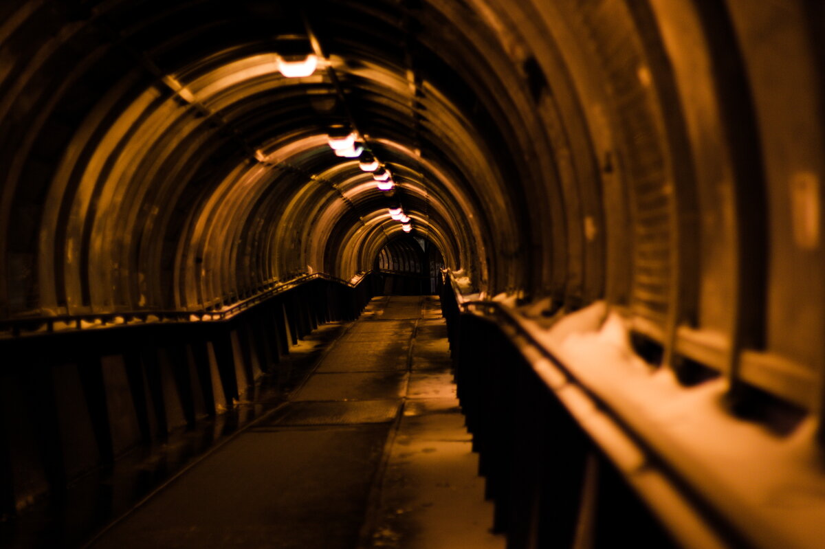 обычный переход, но похож на переход в другой мир - Артём Евтюхов