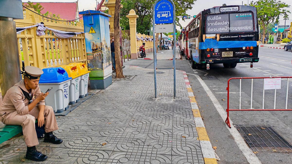 Остановка автобуса - Dmitry i Mary S