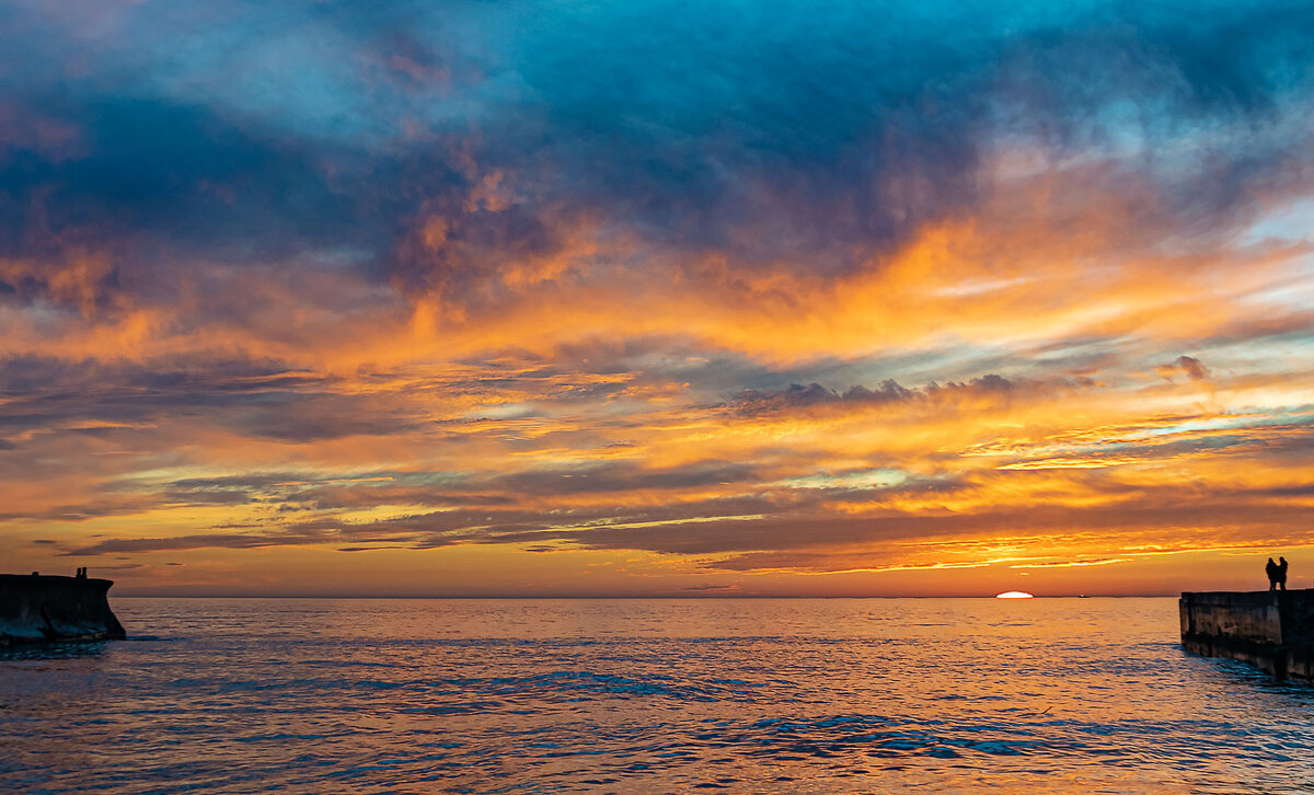 "... солнце с морем прощалось..." - Сергей Романов "... солнце с морем прощалось..." - Сергей Романов
