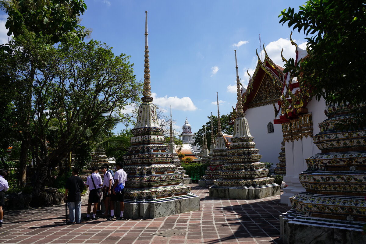 Чеди и внутренние дворы - Иван Литвинов Чеди и внутренние дворы - Иван Литвинов